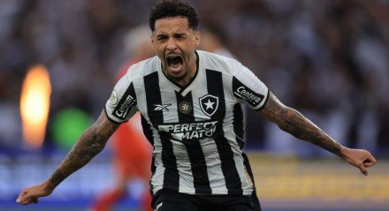 O volante deixará o Alvinegro após um ano