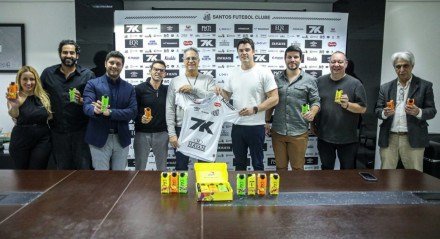 A marca deve estrear a parceria com o Peixe nesta quarta (16), contra o Flamengo, em duelo válido pelo Brasileirão. A bola rola às 20h na Vila Belmiro.