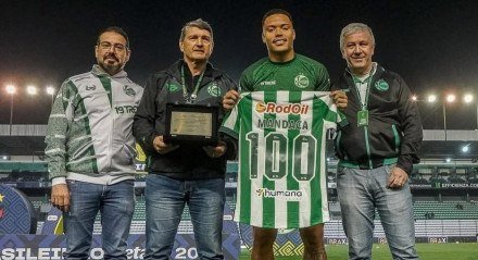O jogador veste a camisa do clube gaúcho há 3 temporadas e demonstrou estar focado em contribuir mais nesta temporada