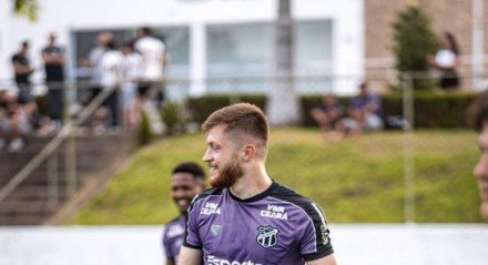 O Ceará vive um momento especial com o torcedor após a classificação na Copa do Nordeste e a vitória no Clássico-Rei pelo Brasileirão. Sem tempo para comemorar, o Time do Povo entra em campo nesta quarta-feira, 16, contra o Corinthians, pela 14ª rodada da Série A do Campeonato Brasileiro. Diante da equipe paulista, o foco [&#8230;]