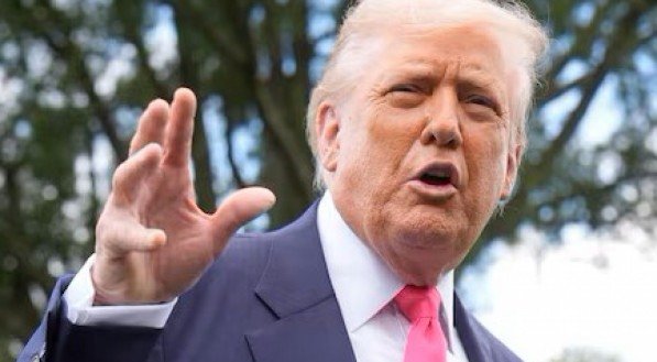 Donald Trump é diagnosticado com insuficiência venosa crônica, informa Casa Branca