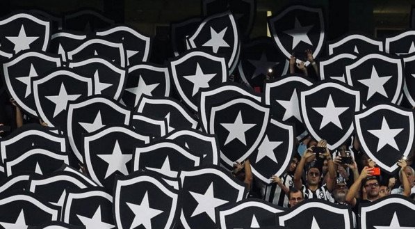 Botafogo enfrenta o Vitória no Nilton Santos buscando manter a invencibilidade como mandante e se aproximar do G-4. Partida é válida pela 14ª rodada do Brasileirão 2025.