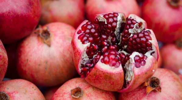 Imagem ilustrativa da fruta romã!