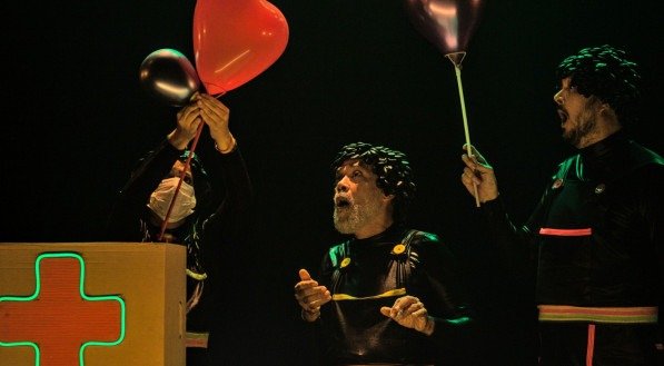 Espetáculo "Hélio, o balão que não consegue voar" encerra o Festival Pintando o 7, na Caixa Cultural Recife