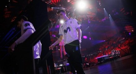 A MKOI venceu a Flying Oyster pela final da Chave Inferior do Grupo B e avançou para os playoffs da Copa do Mundo de E-sports