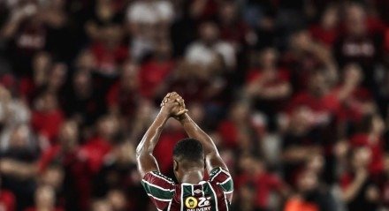 Negociação entre Fluminense e Wolverhampton por Jhon Arias gira em torno de 22 milhões de euros. Tricolor mantém 10% dos direitos e garante bônus na venda do colombiano.