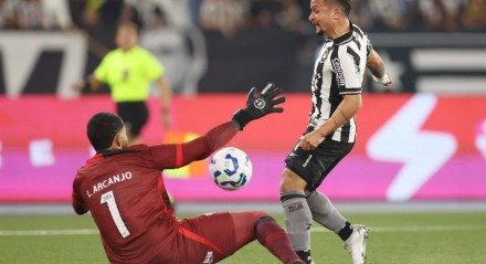 O Alvinegro criou as melhores chances, mas não aproveitou