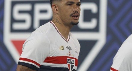 Luciano sentiu cãibra no fim do jogo.