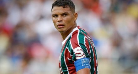 Thiago Silva com a faixa de capitão do Fluminense