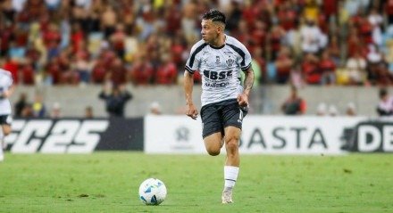 Invasão de torcedores ao CT do Sport afasta reforços e gera crise interna.