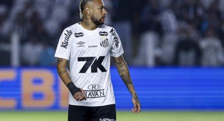 Meia-atacante do Santos saiu em defesa do lateral-direito do Flamengo, que era chamado de 