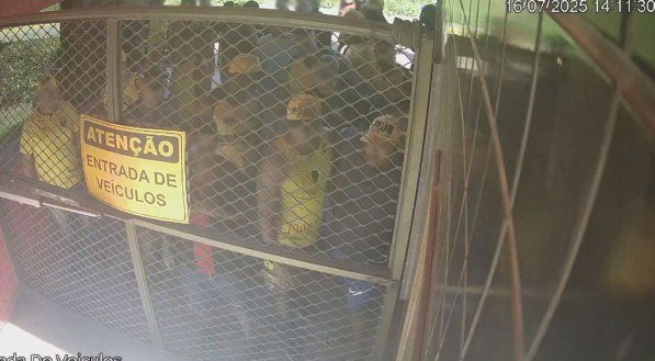 Membros de organizada do Sport em invas&atilde;o ao CT na quarta-feira (16/07)