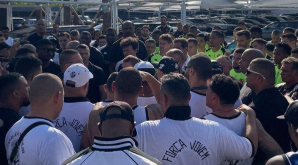 Após a goleada sofrida para o Independiente Del Valle por 4 a 0, pela Sul-Americana, torcedores da Força Jovem, principal torcida organizada do Vasco, invadiram o CT Moacyr Barbosa, em Jacarepaguá, na Zona Oeste do Rio de Janeiro, para cobrar o elenco, a comissão técnica e a diretoria do clube. A cobrança mais dura foi [&amp;#8230;]