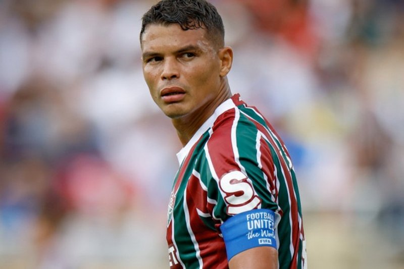Thiago Silva com a faixa de capitão do Fluminense