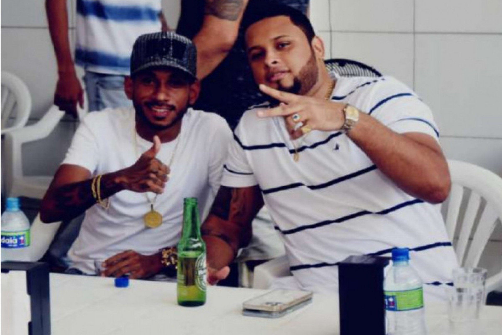 Cantor diz que fez show em festa com álcool, celulares e mulheres no Presídio de Igarassu