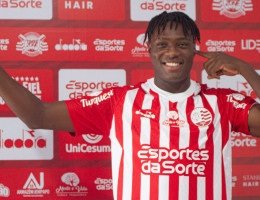 Náutico encaminha retorno por empréstimo do atacante Samuel Otusanya