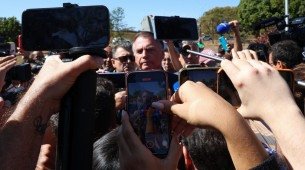 Bolsonaro concedeu uma entrevista a jornalistas após colocar a tornozeleira, na Secretaria de Estado de Administração Penitenciária, em Brasília