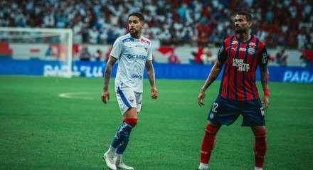 Imagem de duelo entre Fortaleza e Bahia