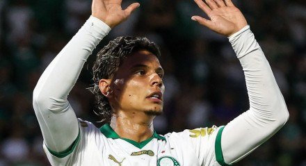 Os valores da oferta do clube italiano não foram revelados, mas não chegaram ao valor pedido pelo Verdão. Com isso, o Benfica entrou forte na negociação.