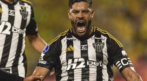 Atlético-MG encontra dificuldades mas conta com gol de pênalti de Hulk para vencer duelo com um jogador a menos fora de casa na Sul-Americana