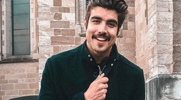O ator Caio Castro foi anunciado como embaixador oficial no Brasil da Mattel Brick Shop