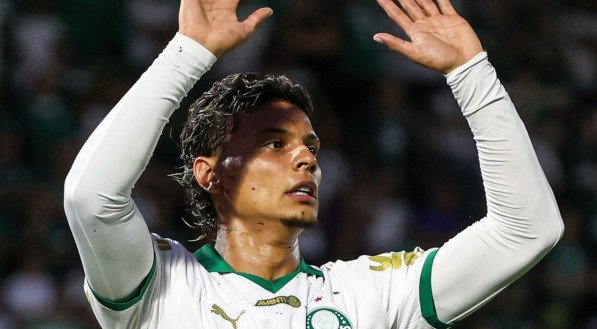 Os valores da oferta do clube italiano não foram revelados, mas não chegaram ao valor pedido pelo Verdão. Com isso, o Benfica entrou forte na negociação.