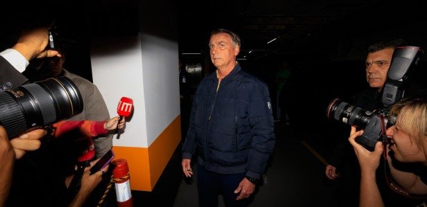 Bolsonaro colocou tornozeleira eletrônica por ordem do Supremo Tribunal Federal