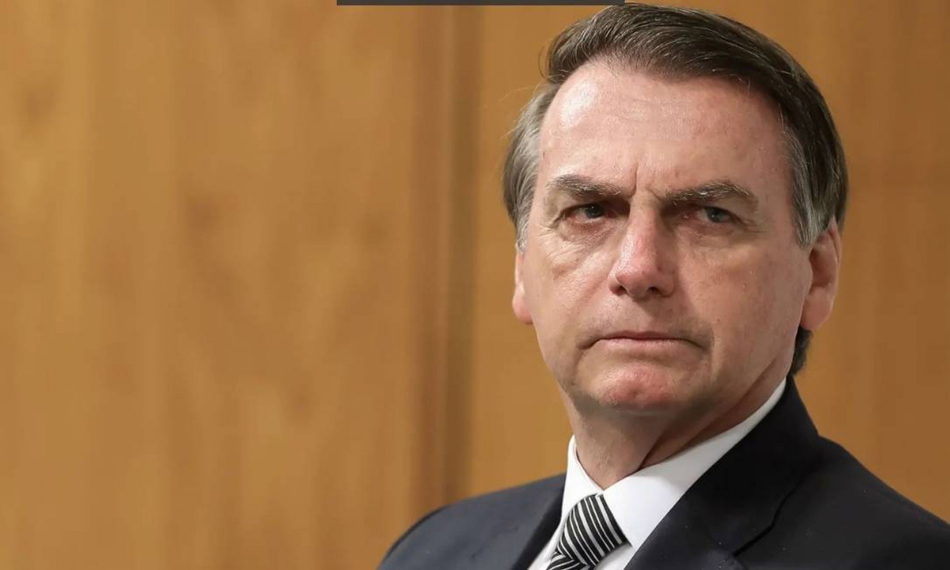 Jair Bolsonaro é alvo de mandados de busca da PF e usará tornozeleira eletrônica