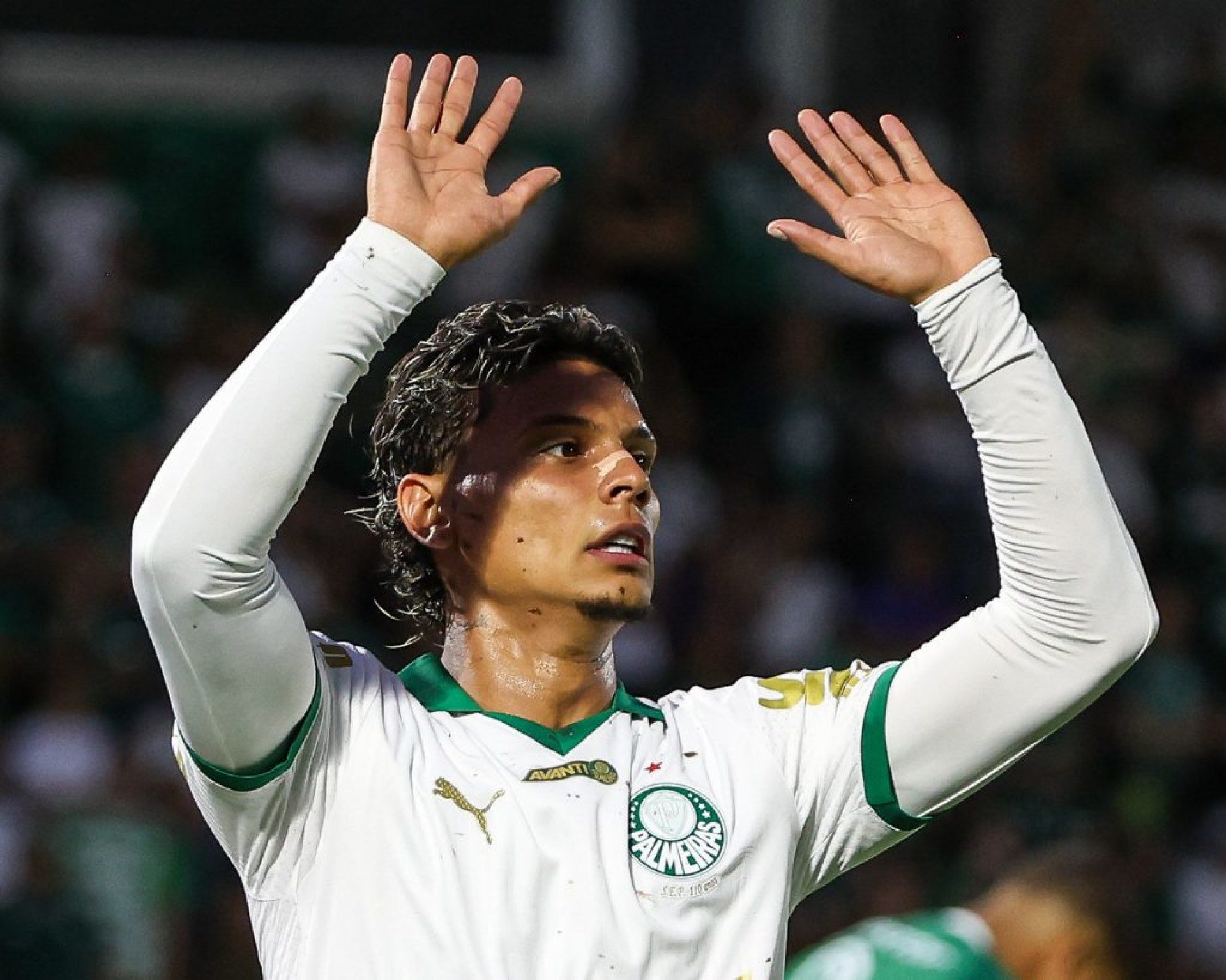 Palmeiras recusa oferta, Roma desiste de Ríos, e Benfica se aproxima da contratação