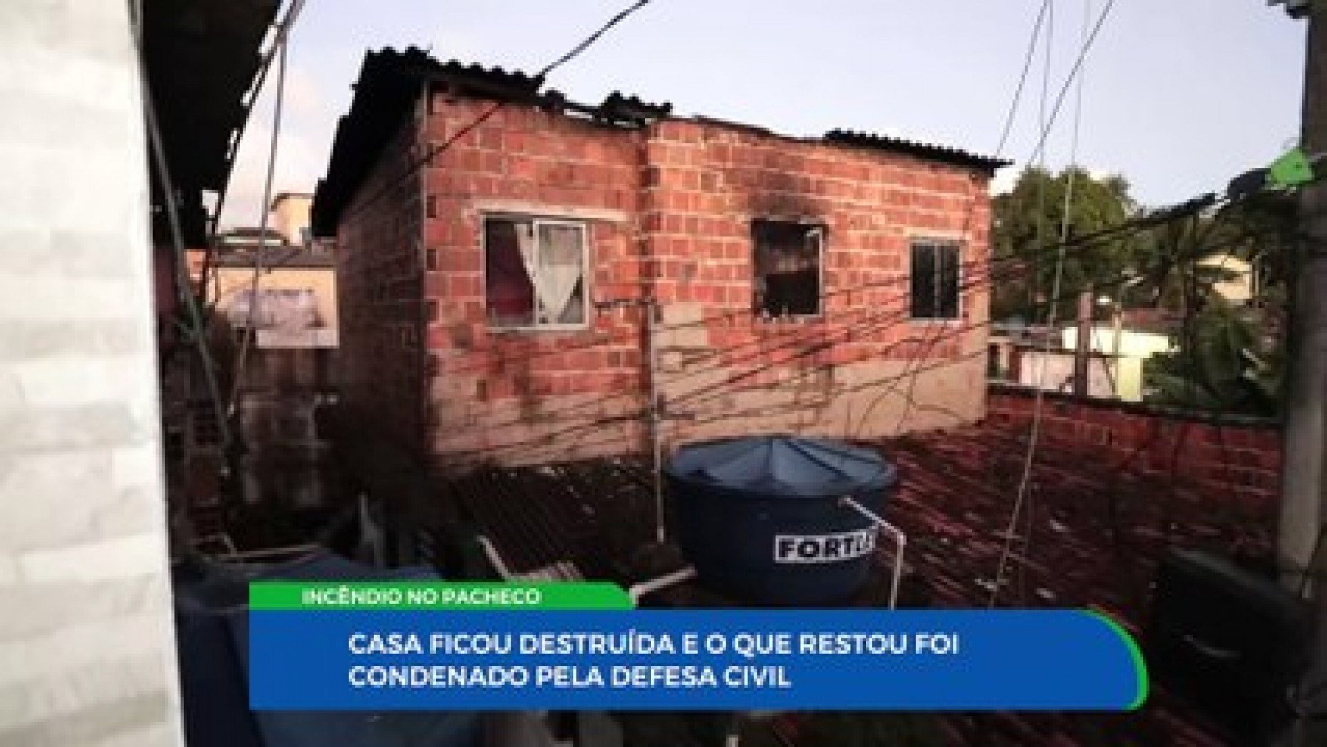 Incêndio deixa família desabrigada em Jaboatão dos Guararapes