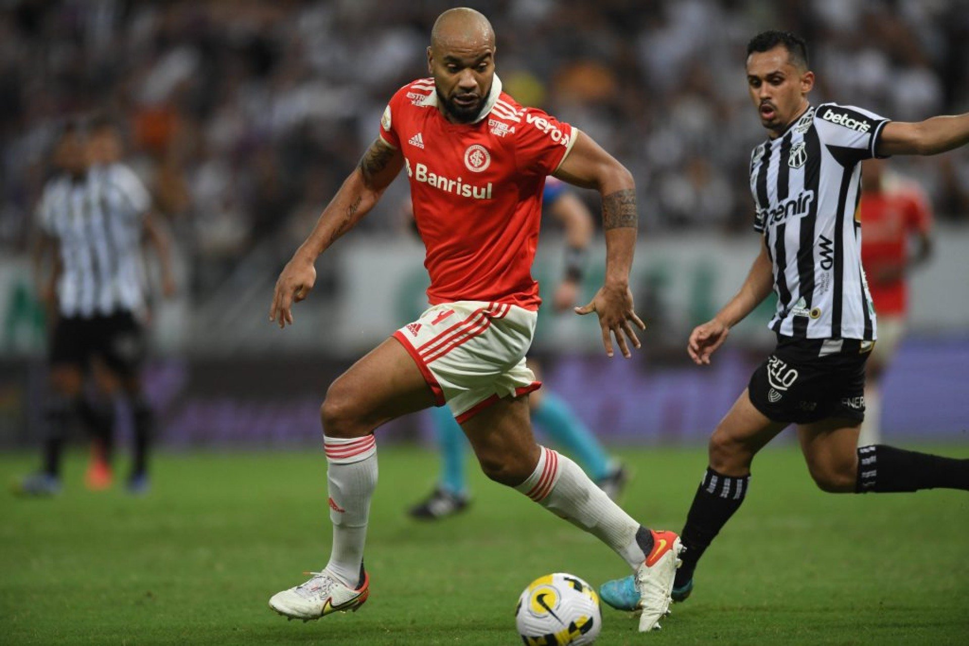 Internacional e Ceará duelam pela recuperação no Brasileirão