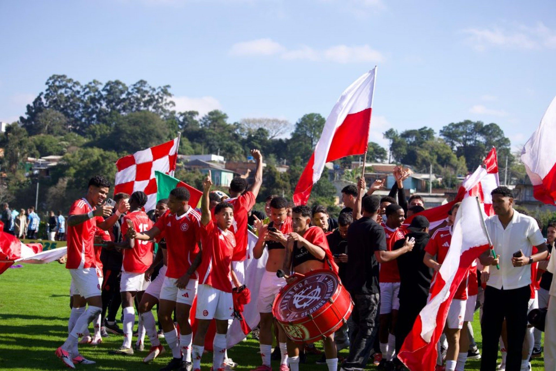 Inter conquista o título gaúcho sub-20 após empate contra o Grêmio