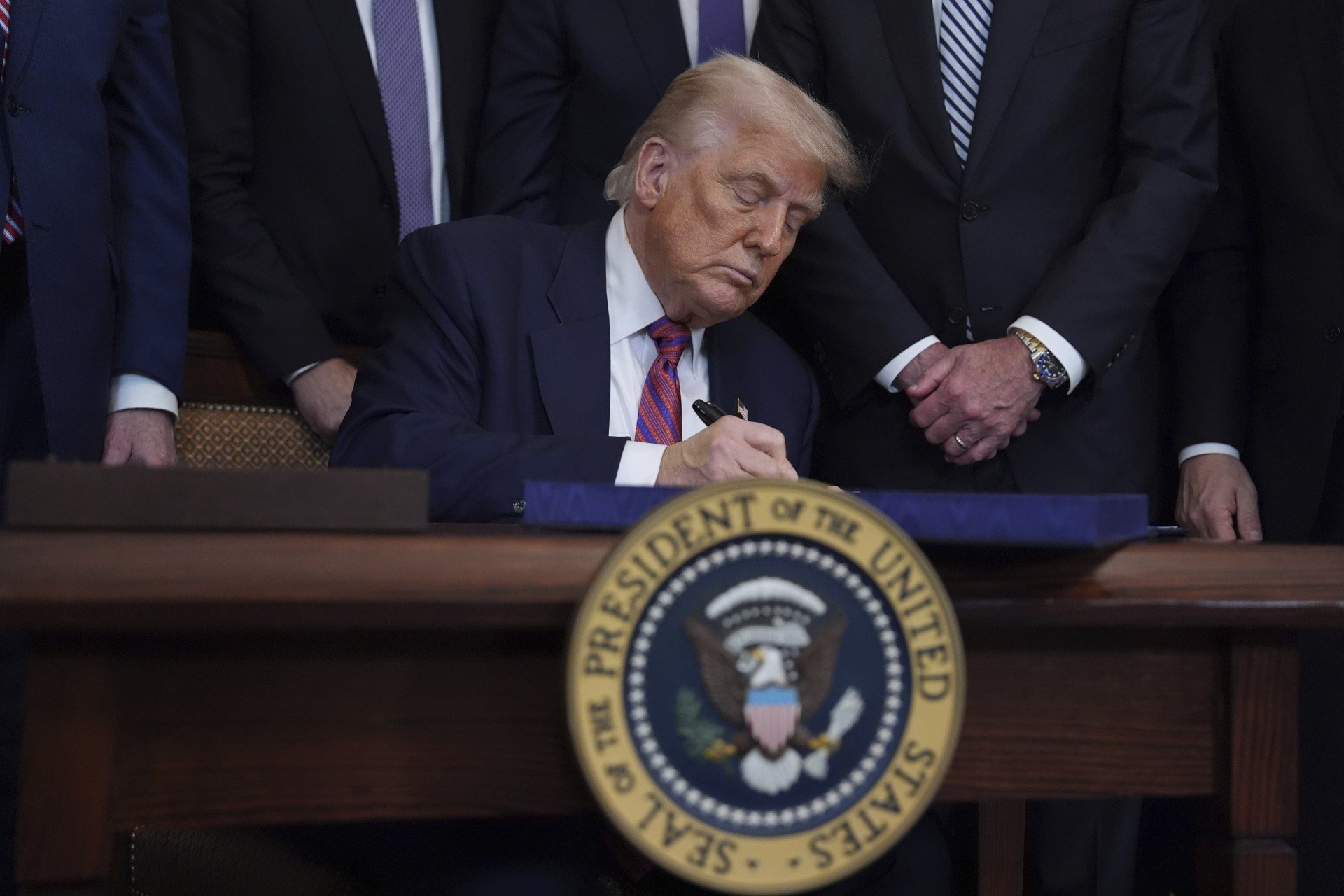 Lei de Trump impõe 'taxa de integridade' para quem quiser visitar os EUA