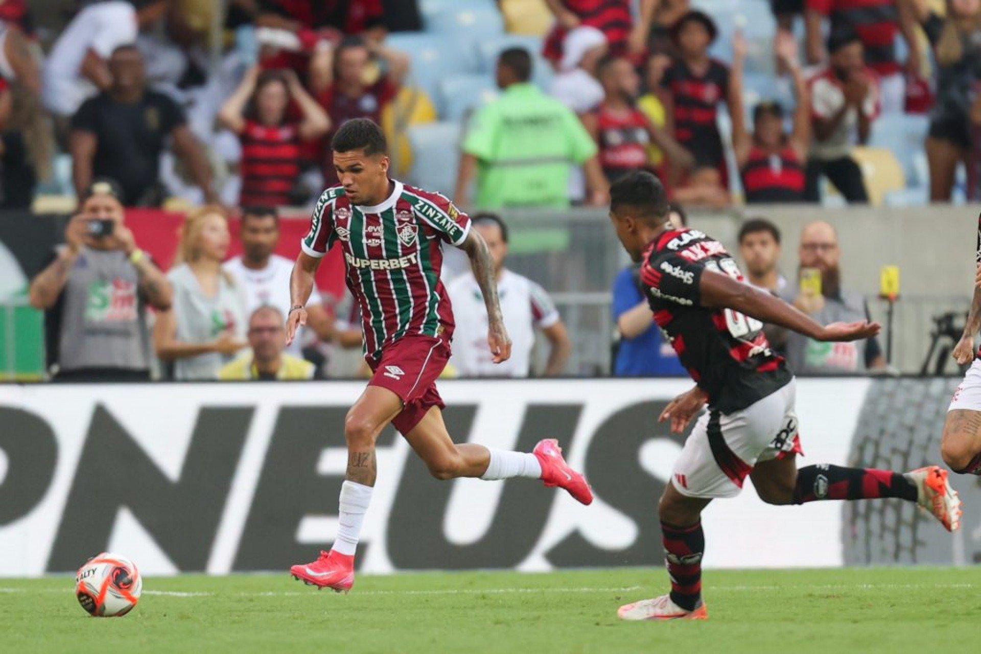 Flamengo e Fluminense se enfrentam no Maracanã