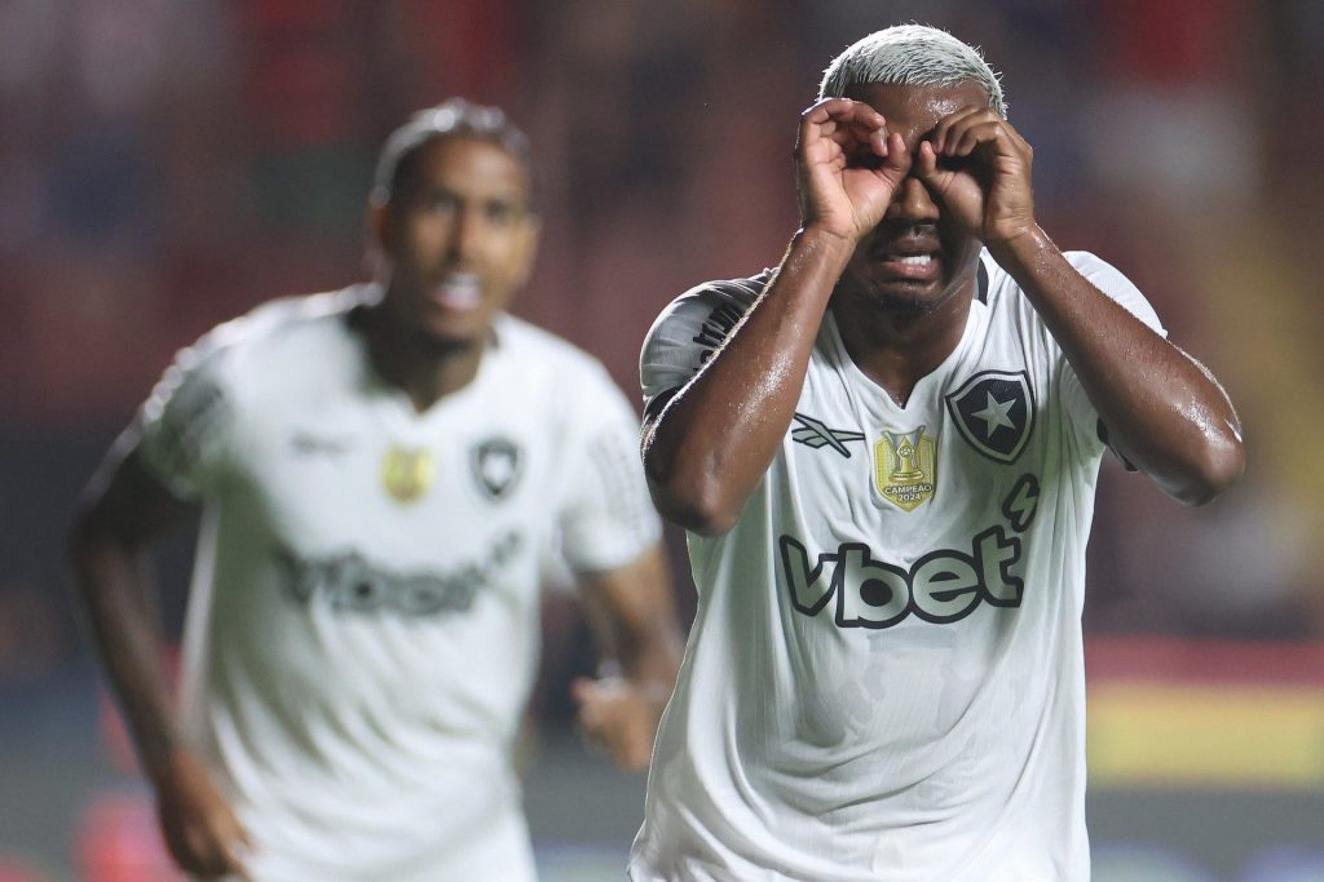 ‘Brinco que sou extremo’: Cuiabano decide contra o Sport e celebra vitória importante do Botafogo