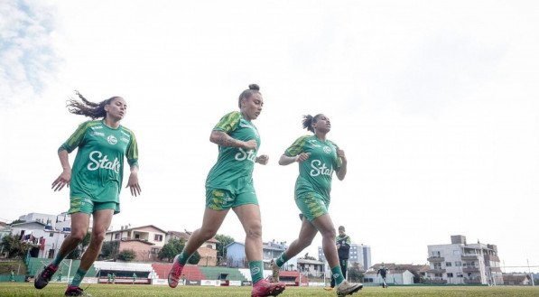 As gurias Jaconeras voltam aos treinos visando estreias decisivas em agosto; confronto contra o Grêmio e duelo único com o Fortaleza marcam o segundo semestre.