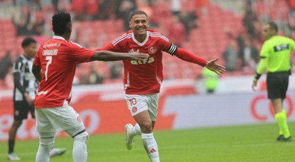 Alan Patrick balança as redes no primeiro tempo no Beira-Rio e garante a vitória do Colorado