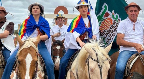 A governadora Raquel Lyra e a vice-governadora Priscila Krause participaram da 55ª Missa do Vaqueiro, realizada em Serrita