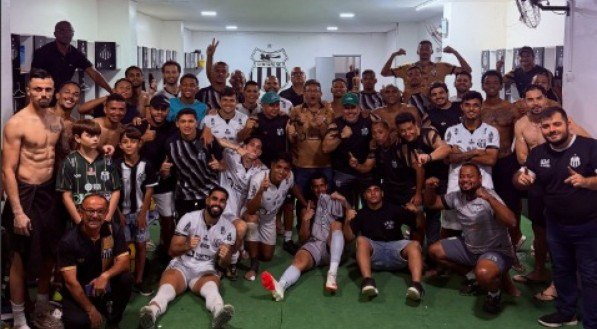 Imagem do vestiário do Central