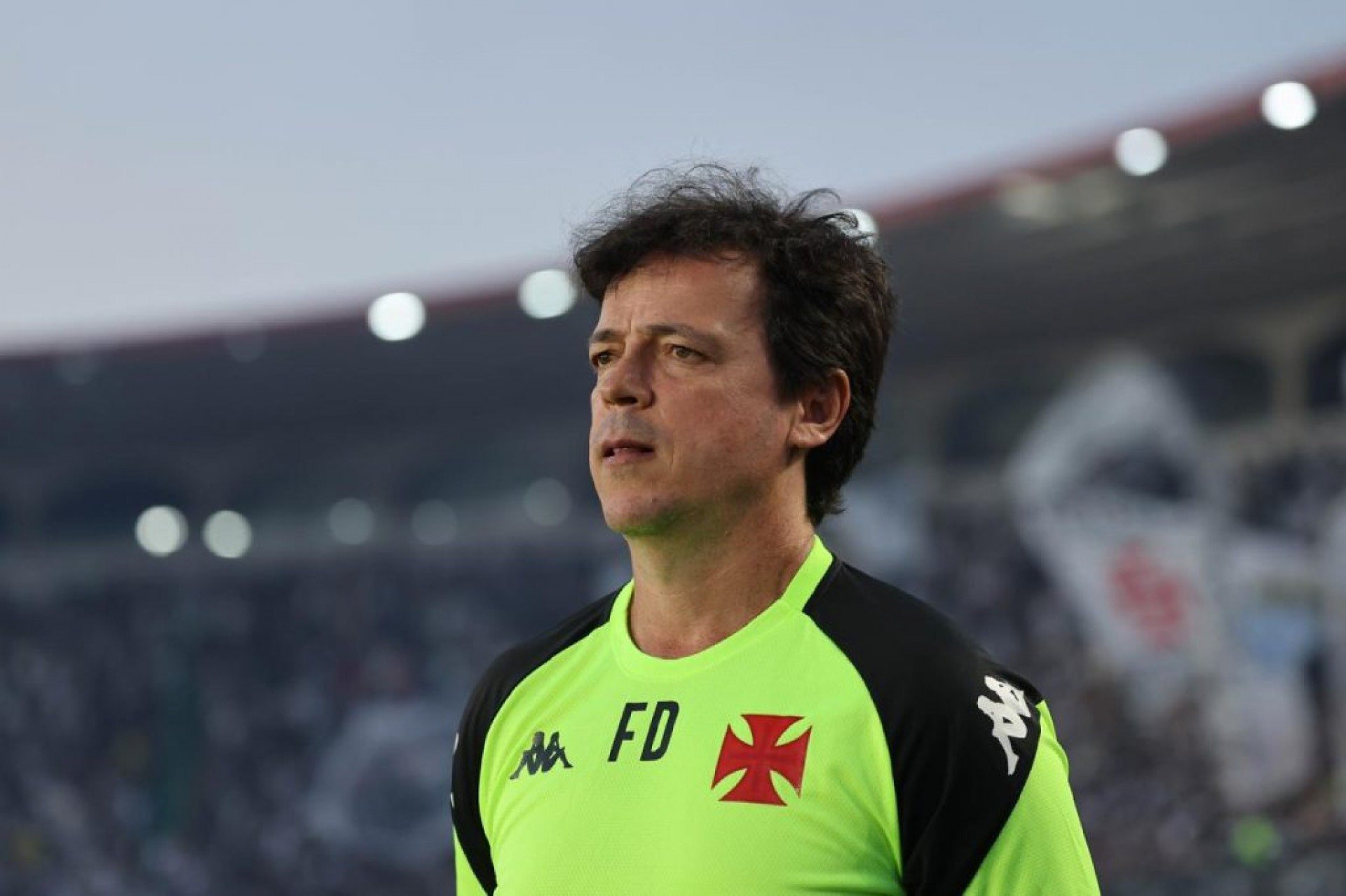 Coletiva: Diniz reconhece frustração com empate e critica arbitragem após jogo contra o Grêmio