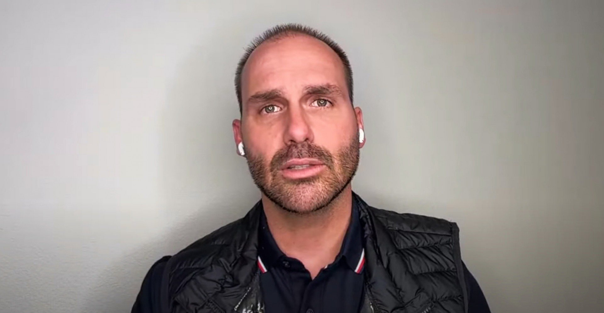 Eduardo Bolsonaro diz que não vai renunciar ao mandato de deputado após fim de prazo de licença