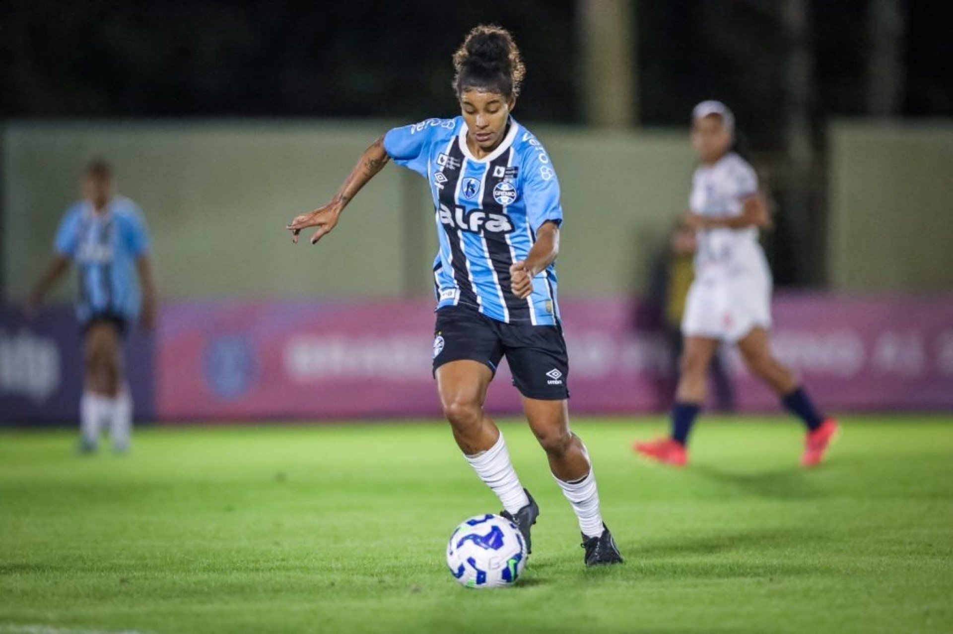 Lateral troca Grêmio pelo Palmeiras