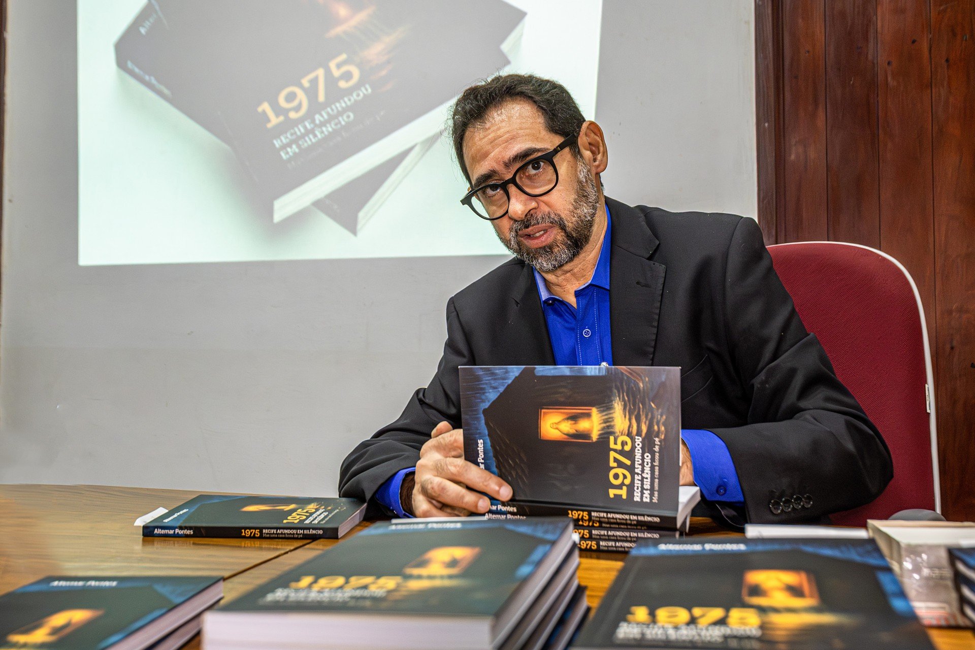 Escritor transforma a cheia de 1975 em romance e provoca debate sobre memória coletiva do Recife