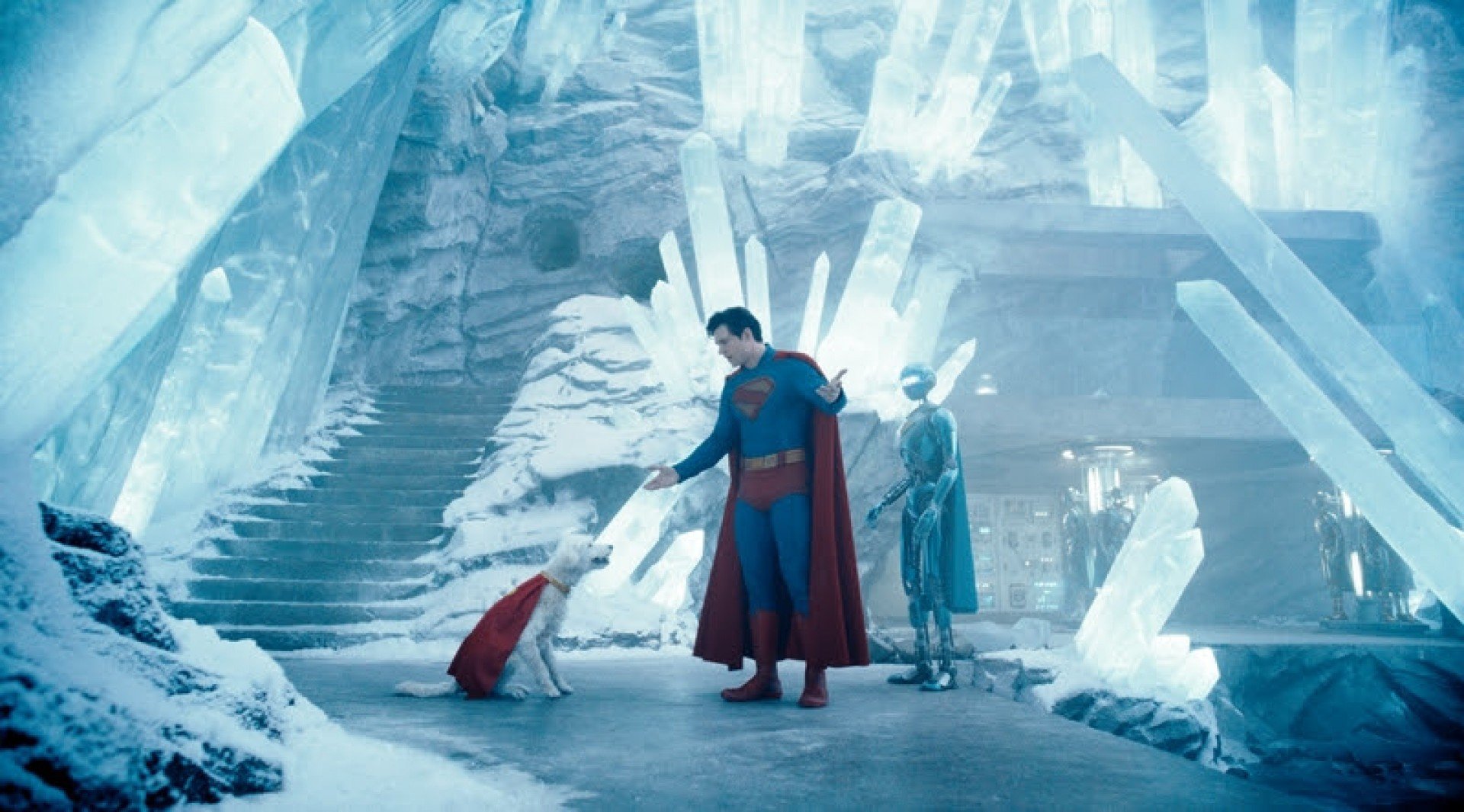 Superman voa alto e segue como o filme número 1 no Brasil