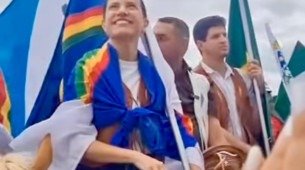 Uma festa onde os vaqueiros e seus cavalos ganham relevância, Raquel e João Campos tiveram menos chance de andar no meio do povo 