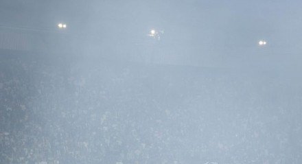 Principal torcida organiza do clube esteve no aeroporto manifestando contra a atual fase do Galo, que vem de duas derrotas seguidas no Brasileirão.