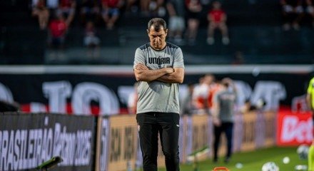 Treinador elogia atletas, agradece Ã  torcida e admite que o time ainda precisa evoluir no ataque apÃ³s fim do jejum de vitÃ³rias
