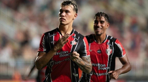 Imagem dos jogadores do Joinville em ação pelo Campeonato Catarinense