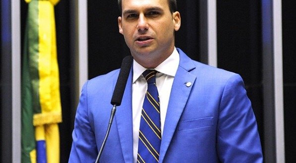 Eduardo Bolsonaro completou: "A gente não imaginou que no início fosse decretada a tarifa