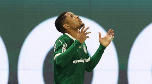 Vitor Roque brilha em vitória do Palmeiras, mas atacante lamenta jejum
